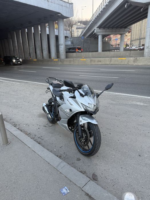 Suzuki gixxer sf 250
