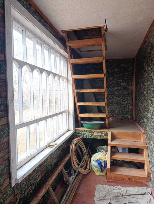 Камін ! Груба ! Свердловина ! Поруч ліс!