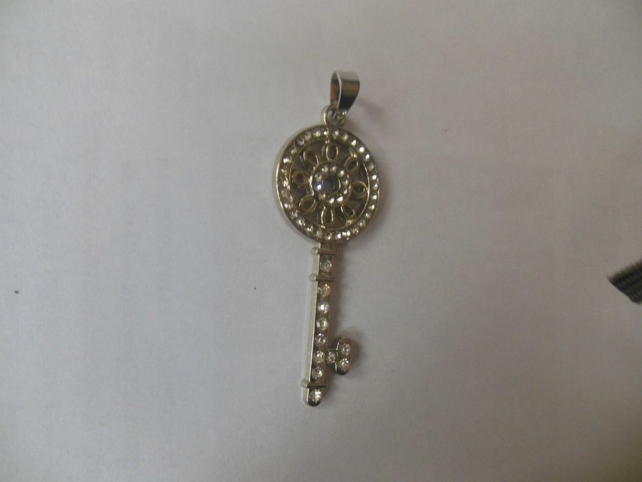 Wisiorek błyszczący klucz