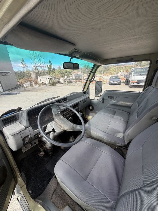 Mitsubishi Canter ligeira Tribasculante