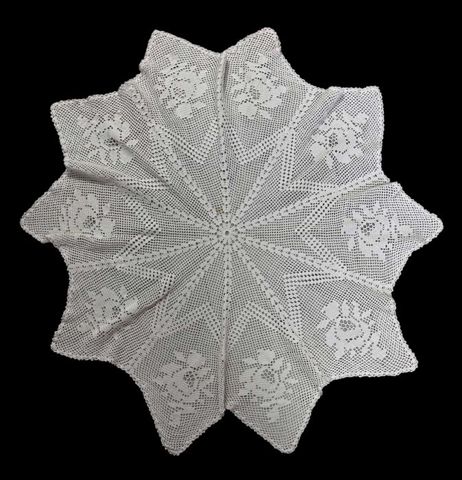 Toalha de mesa em linho e crochet