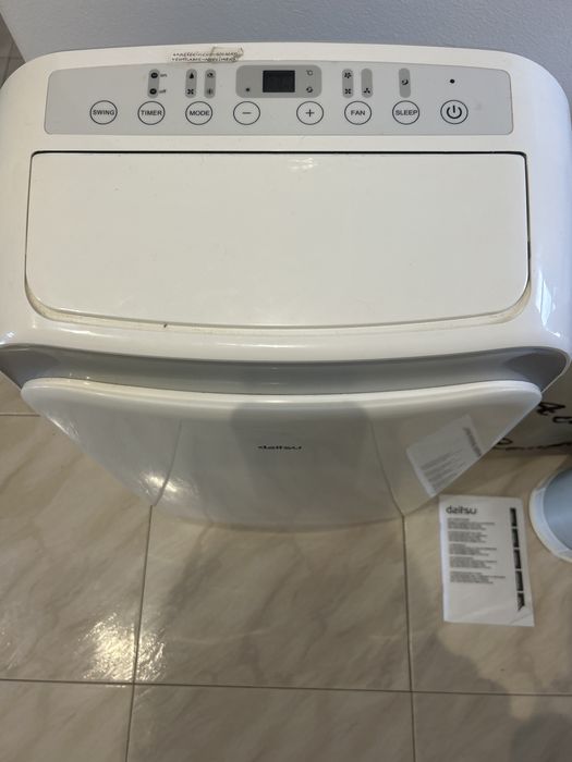 Daitsu air conditioner in great condition - used once with all parts