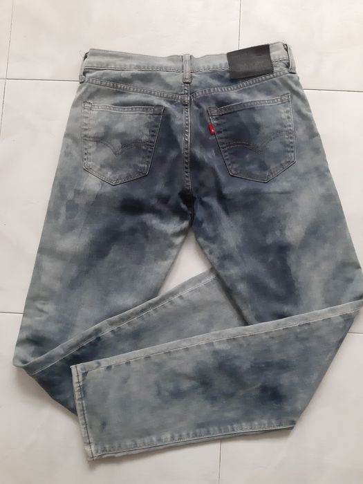 Calça de ganga manchada da Levi's