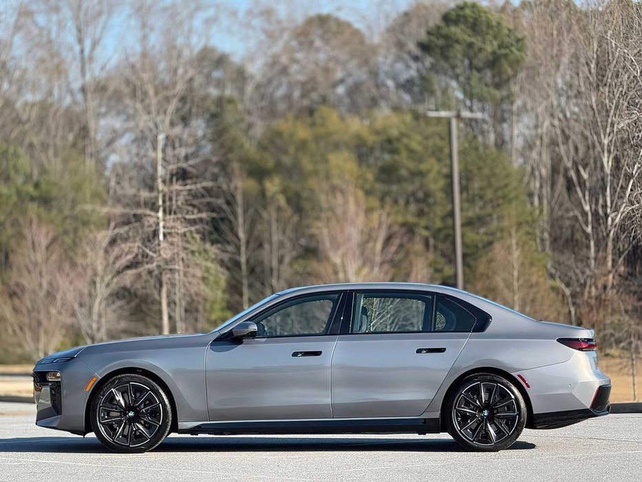 BMW i7      2023