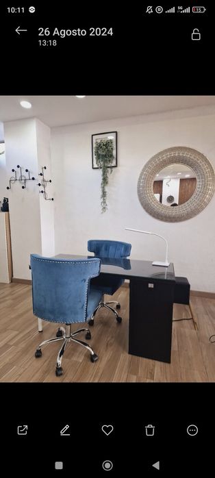 Mesa e cadeiras manicure