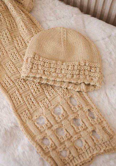 Beżowy wełniany komplet czapka i szalik na zime na prezent