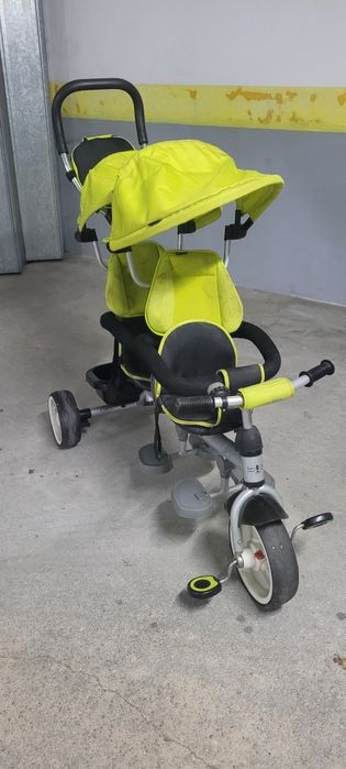 Triciclo gémeos em bom estado