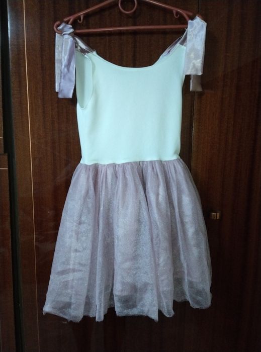 Платье на девочку праздничное