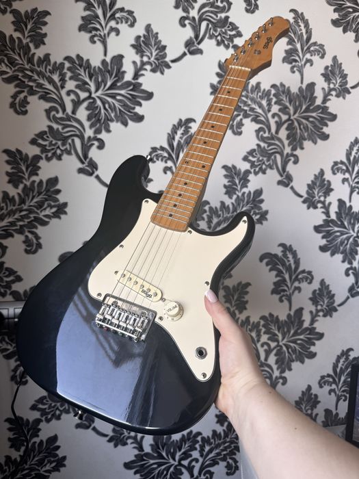 Електро гитара продам