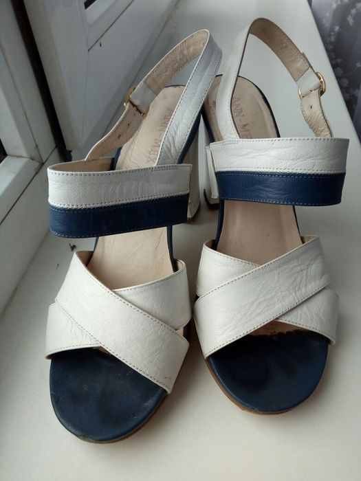 Босоножки кожаные