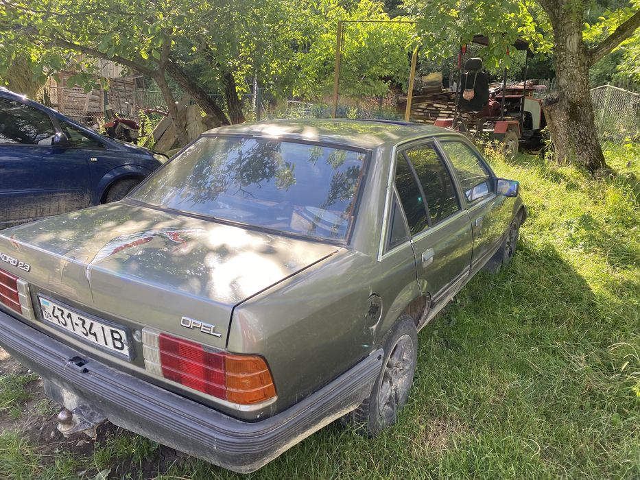 Opel Rekord на повному бойовому ходу