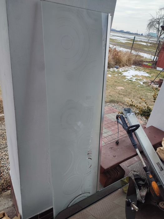 Szyba z kabiny prysznicowej