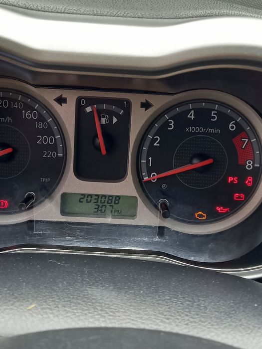 Авто.Nisan nout 1.6i