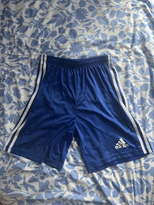 Krotkie spodenki niebieskie Adidas