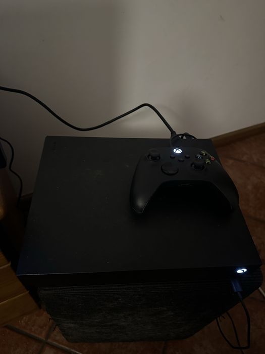 Xbox One X preta 500GB