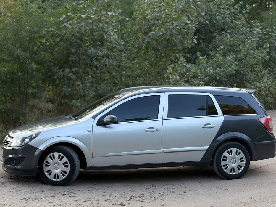 Opel astra H для військових
