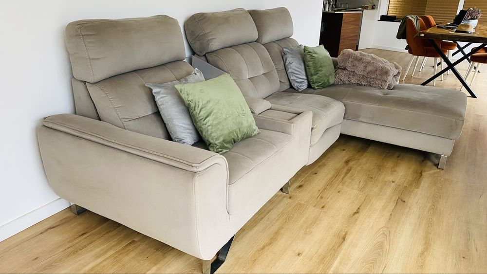 Sofá chaise long de veludo cinza