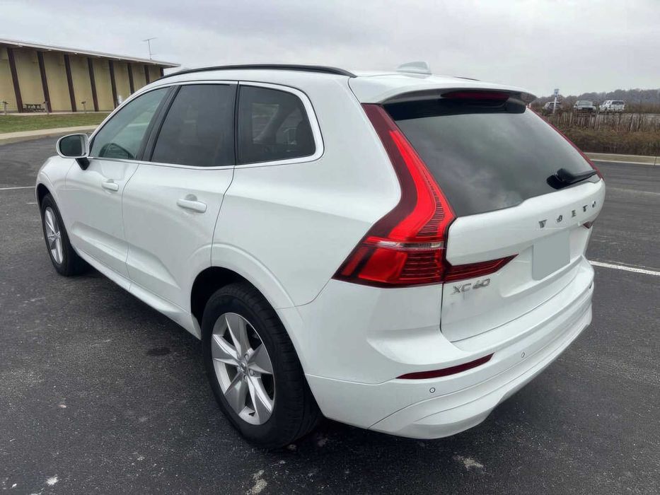 Volvo XC60 B5 Momentum      2022