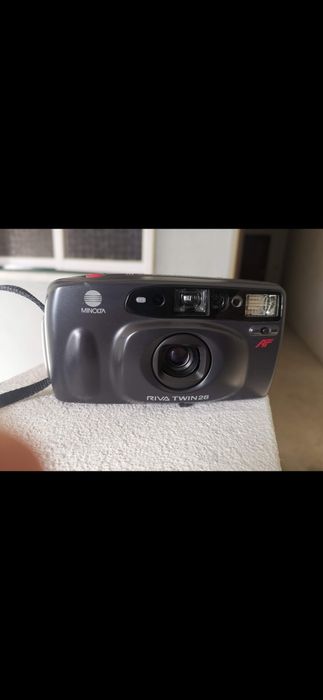 Maquina fotográfica analogica riva twin 28