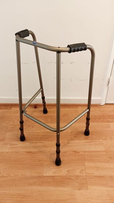 ANDARILHO PARA IDOSO EM BOM ESTADO