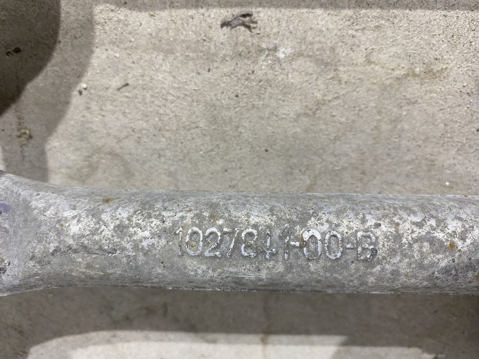 Tesla Model S X накінечник кермовий