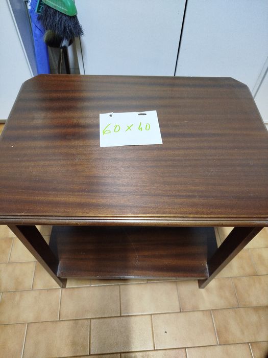 Mesa de apoio em madeira