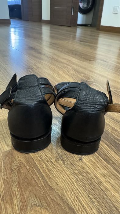 Шкіряні босоніжки