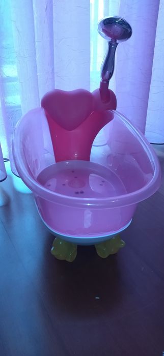 Banheira BABY BORN com luz e som