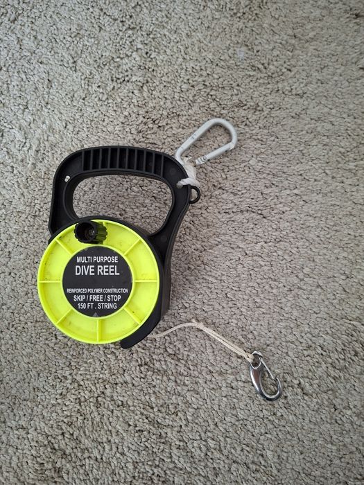 Carretel de mergulho com cabo e  mosquetões