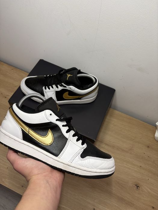 Air Jordan 1 Low metalic gold