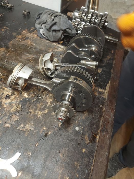 Częsci silnik gsxr 1000 k7 k8 wał korbowy tłok tłoki