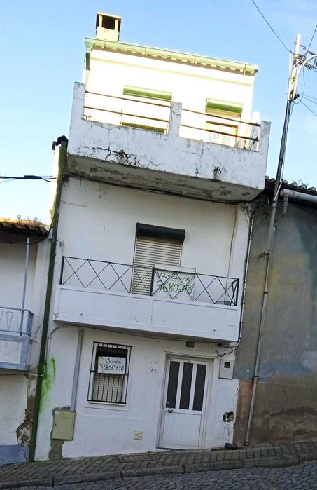 Moradia T3 para remodelação