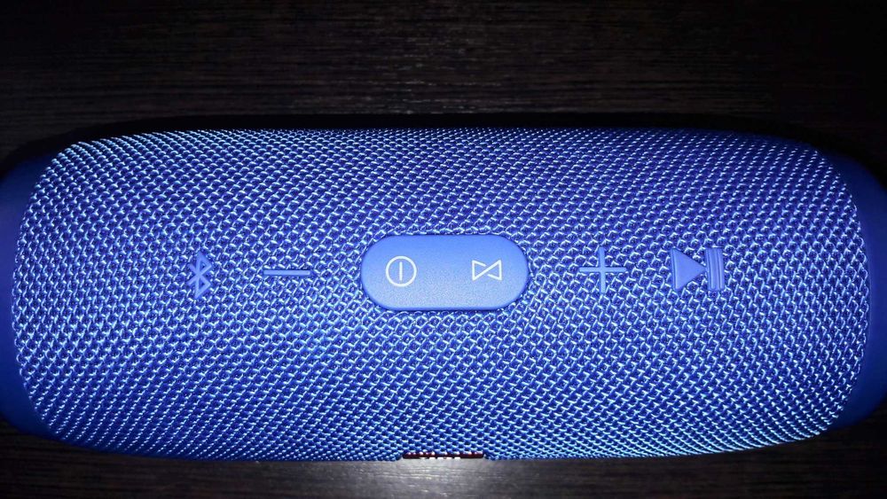 Портативная блютуз колонка JBL Charge 3 с USB,SD,FM (20 ватт синяя)