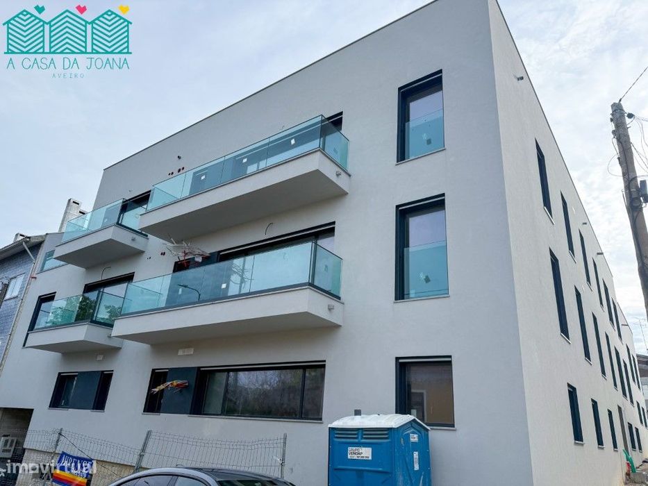 Apartamento T3 com Lugares de Garagem em Esgueira