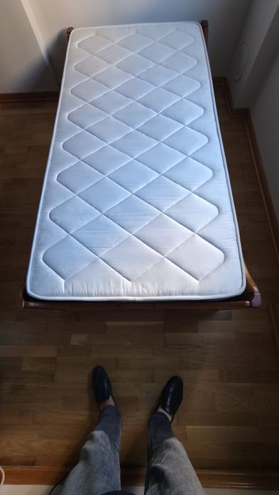 Cama pinho mel e colchão novo