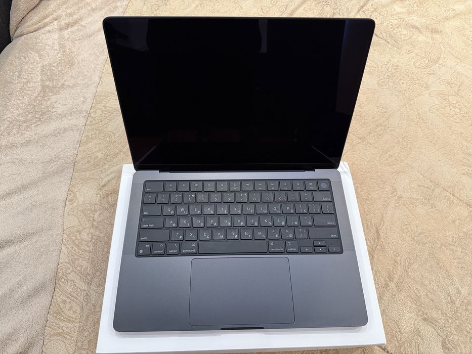 MacBook Pro  Space Black 14 2024 года, M4, 16 gb ram, 1 TB SSD