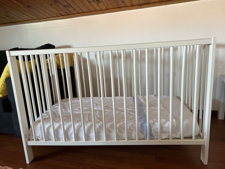 Berço ikea com colcao viscoelastico Zy incluido
