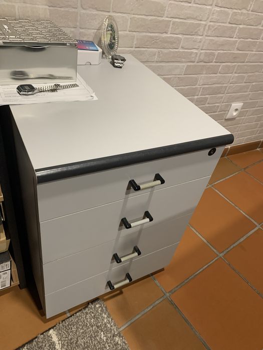 Secretaria Usada com Arrumação