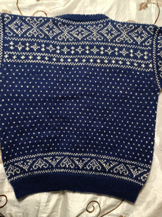 Ręcznie robiony rozpinany na guziki sweter z wełny 140 do 146 handmade