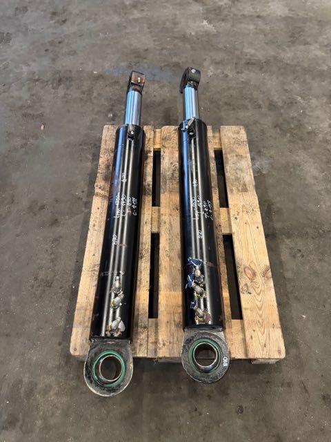 SIŁOWNIK hydrauliczny do wiertnicy L-1490 używany komplet 2 szt