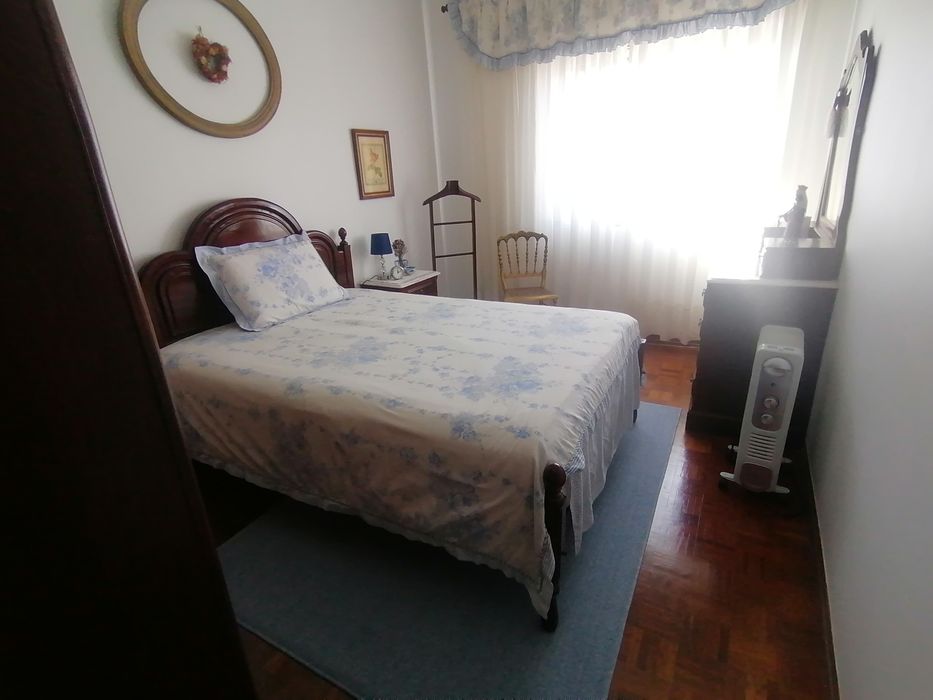 Alugo quarto professores ou outros profissionais deslocadas