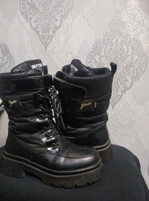 Продам дитячі зимові сапожки .