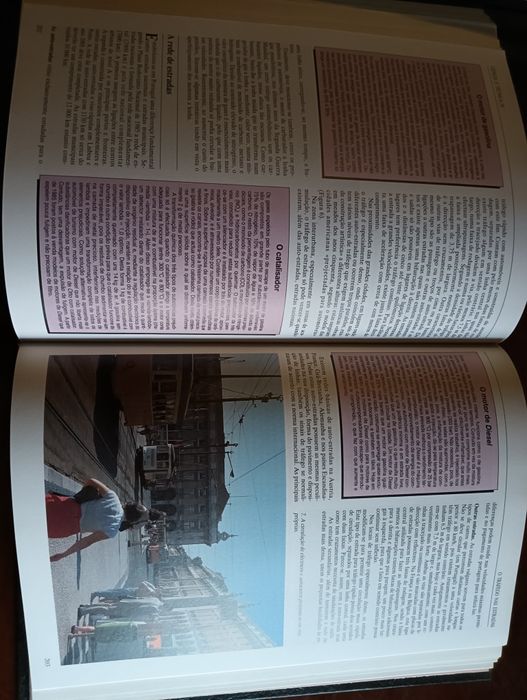 A Terra e os seus tesouros; A exploração da Terra	Como Novo!!