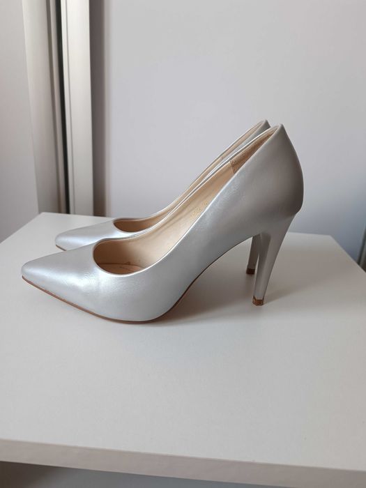 Buty na obcasie srebrne