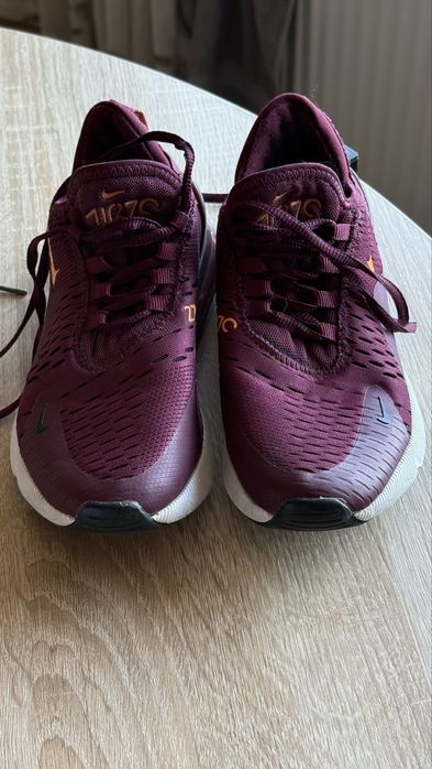 Оригінальні кросівки Nike Air 270