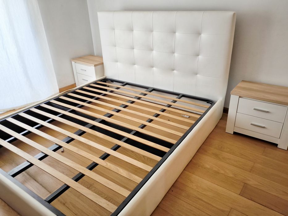 Cama de casal + 2 mesinhas de cabeceira – bom estado