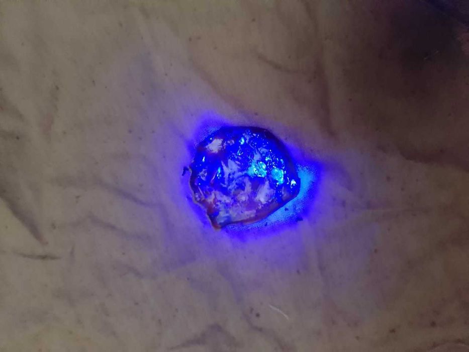 Продам янтарь молодой, копаль