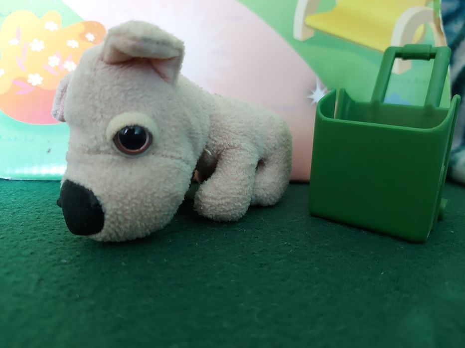 Pluszowy pies w wózku