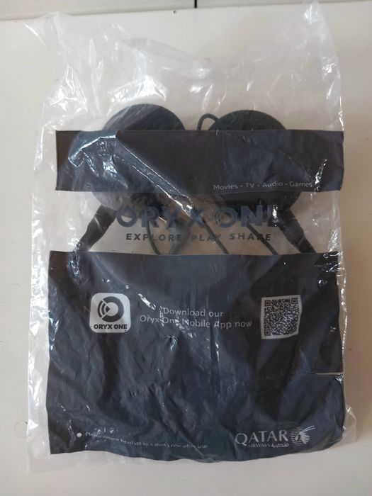 Słuchawki Qatar Airways Oryx One z samolotu nowe