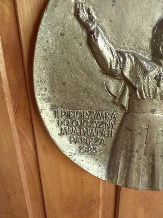 Mosiężny medalion